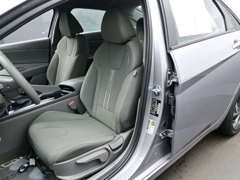 Certified 2025 Hyundai Elantra Sport image 11