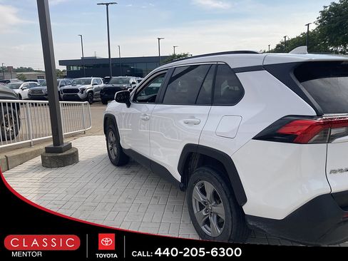 Used 2025 Toyota RAV4 XLE AWD/4WD image 2