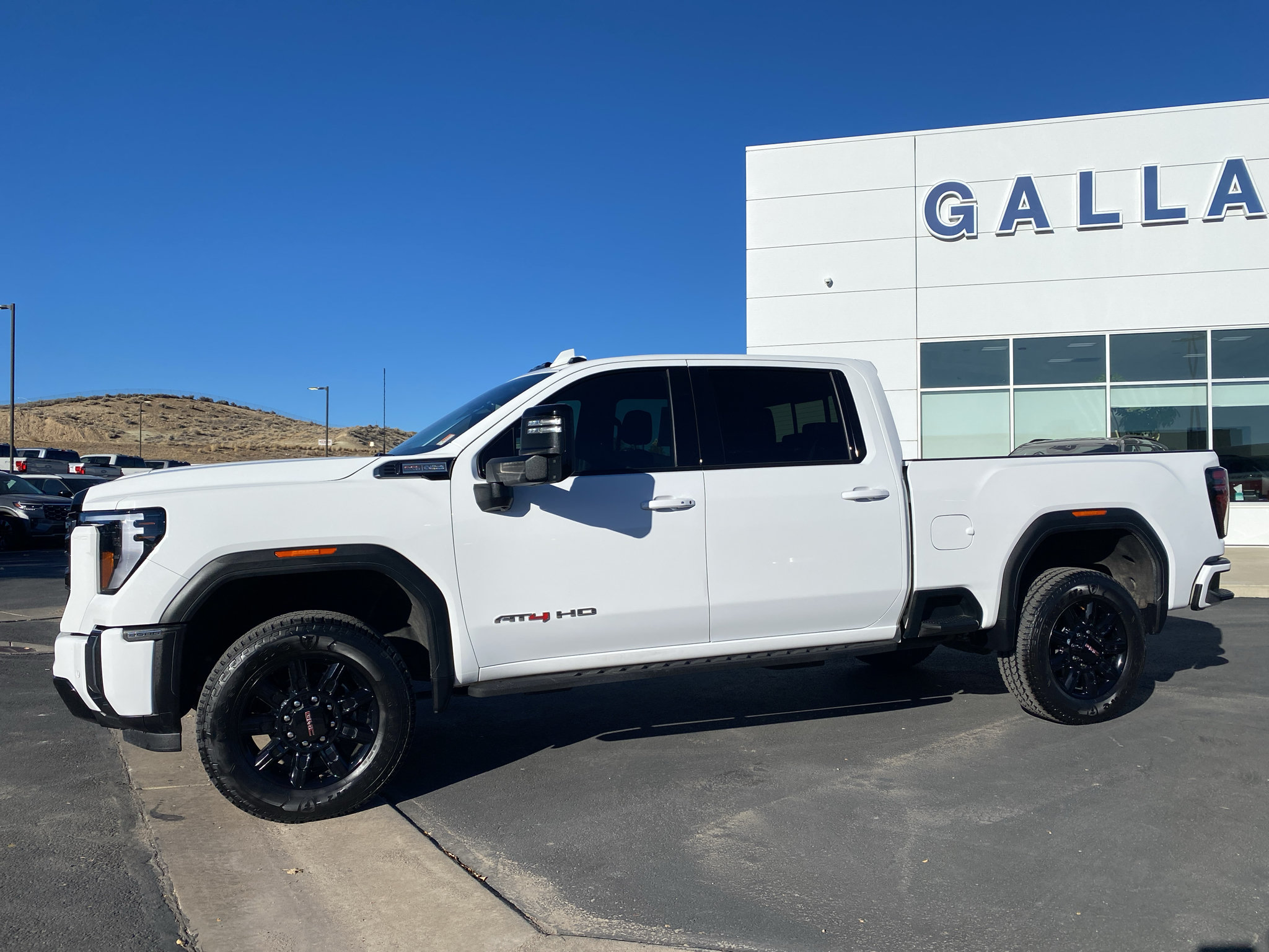 Used 2024 GMC Sierra 2500 AT4 w/ AT4 Premium Plus Package AWD/4WD image 31