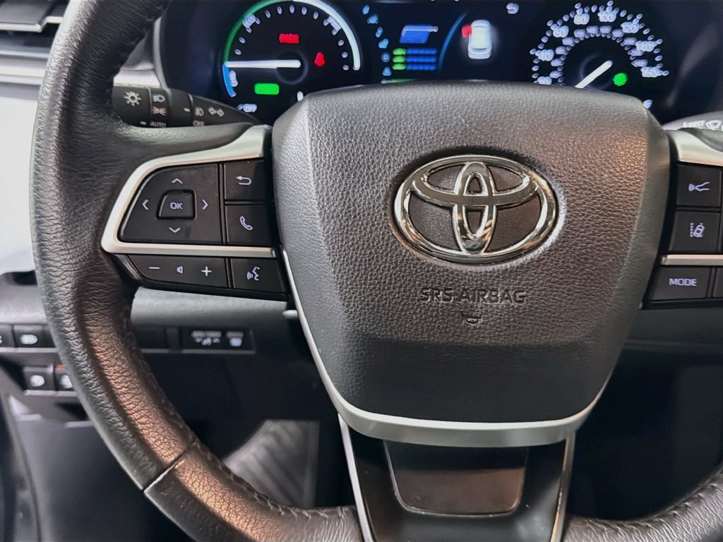 Used 2025 Toyota Sienna XLE FWD image 16