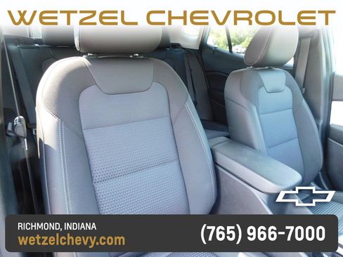 Used 2025 Chevrolet Trax LT FWD image 18