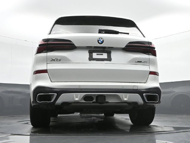 Used 2025 BMW X5 xDrive40i w/ M Sport Package AWD/4WD image 45