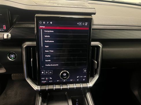 Used 2026 GMC Acadia Elevation w/ Elevation Premium Package AWD/4WD image 47