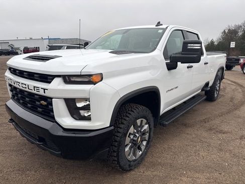 Used 2021 Chevrolet Silverado 2500 Custom w/ Custom Value Package image 3