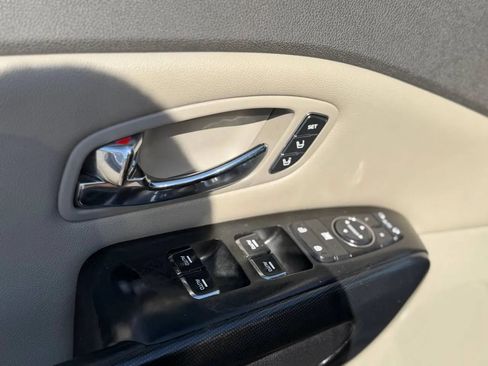 Used 2016 Kia Sedona SX FWD image 46