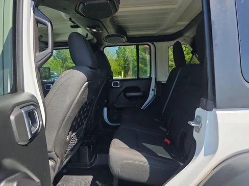 Used 2018 Jeep Wrangler Unlimited Rubicon AWD/4WD image 40