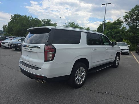 Used 2022 Chevrolet Suburban Premier AWD/4WD image 3