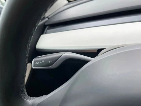 Used 2024 Tesla Model Y Long Range AWD/4WD image 16