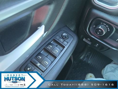 Used 2020 RAM 1500 Big Horn AWD/4WD image 11