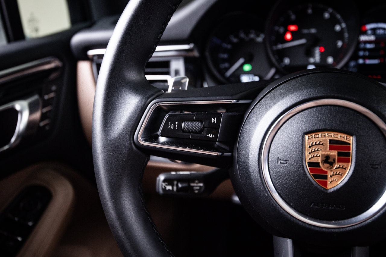 Certified 2026 Porsche Macan AWD/4WD image 17