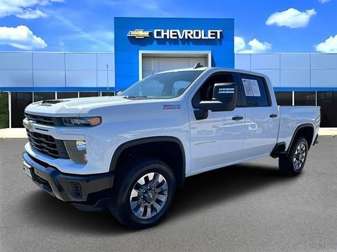 Used 2025 Chevrolet Silverado 2500 Custom w/ Custom Value Package image 7