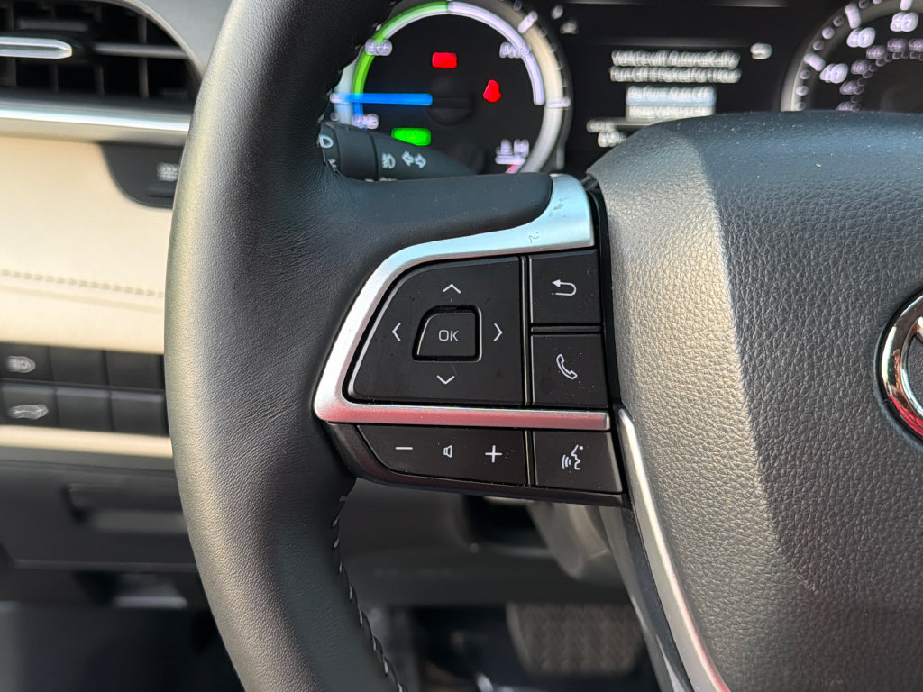 Used 2025 Toyota Highlander XLE AWD/4WD image 28