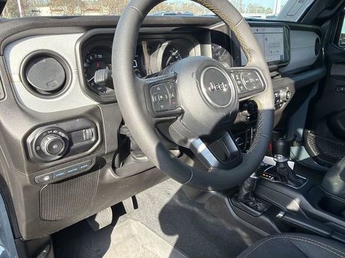 Used 2024 Jeep Wrangler Unlimited image 12