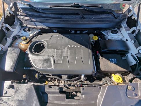 Used 2014 Jeep Cherokee Latitude w/ Cold Weather Group image 18