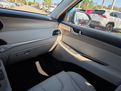 Used 2021 Hyundai Palisade SEL w/ Premium Package FWD image 10