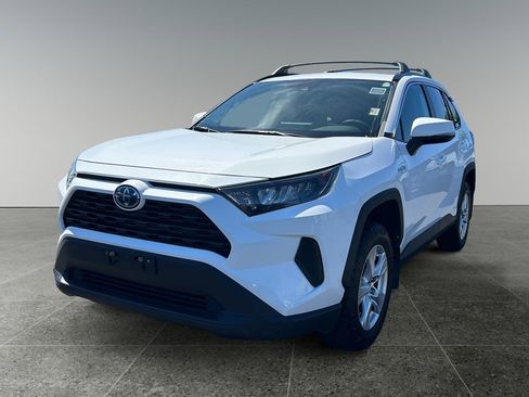 Used 2021 Toyota RAV4 LE w/ Carpet Mat Package (TMS) AWD/4WD image 3