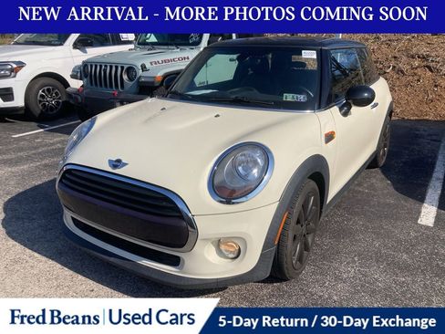 Used 2018 MINI Cooper 2-Door Hardtop image 3