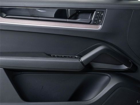 Certified 2026 Porsche Cayenne S AWD/4WD image 6