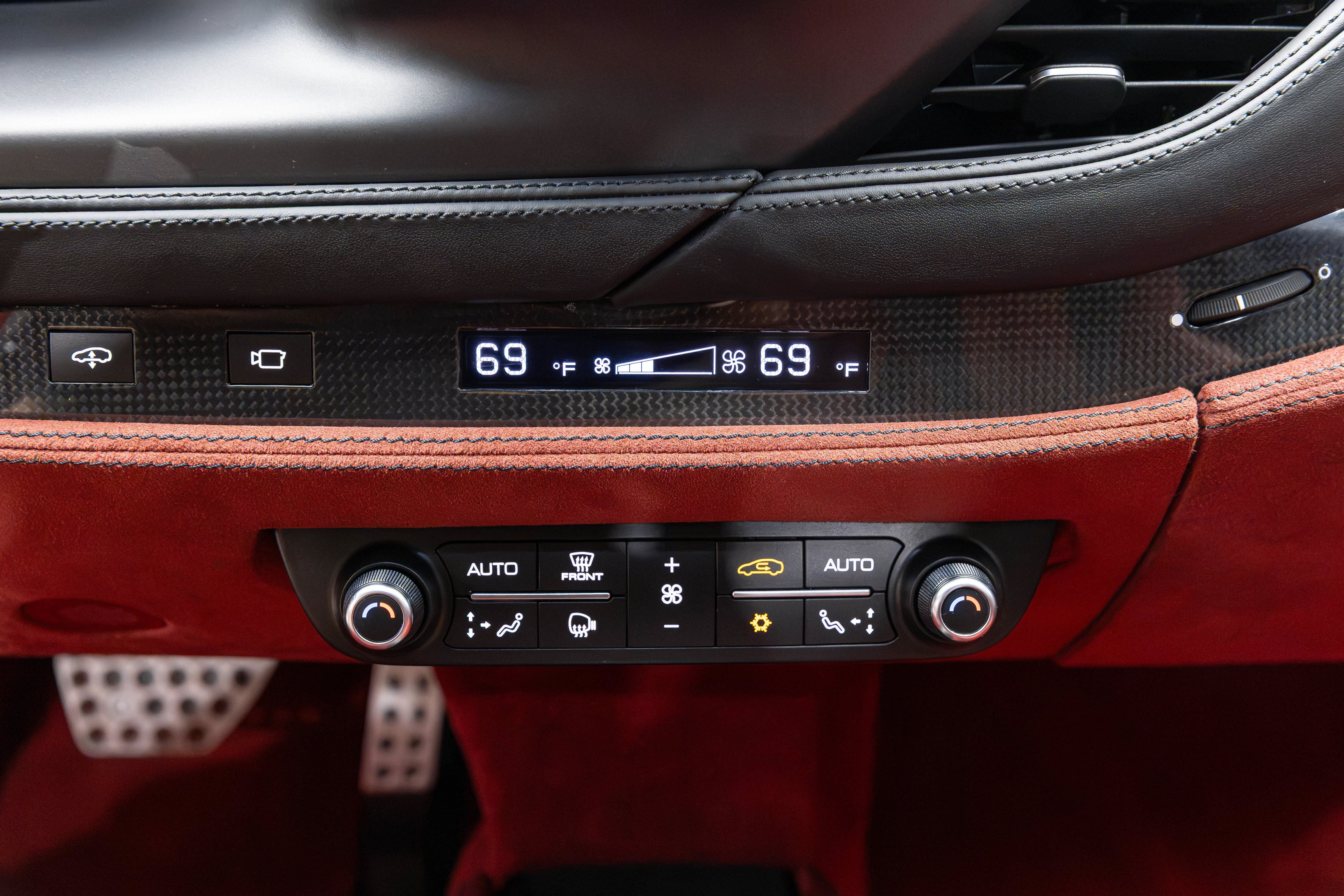 Used 2020 Ferrari F8 Tributo RWD image 33