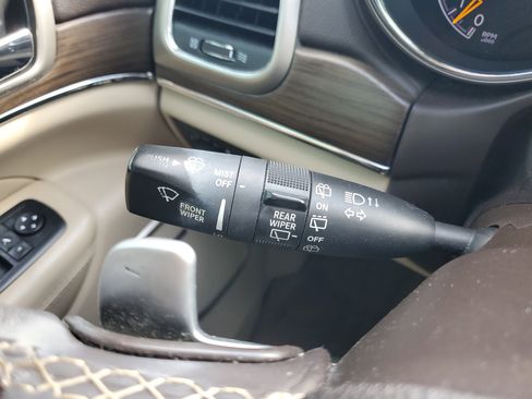 Used 2017 Jeep Grand Cherokee Overland image 31