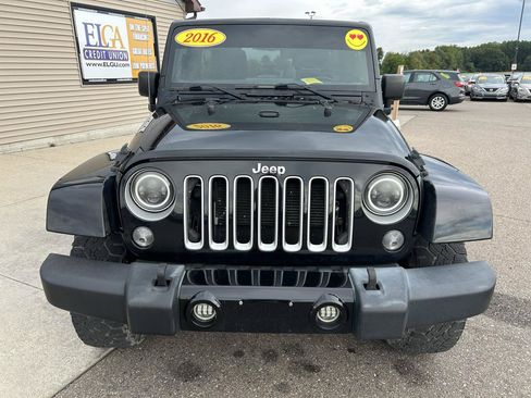 Used 2016 Jeep Wrangler Unlimited Sahara w/ Dual Top Group AWD/4WD image 2