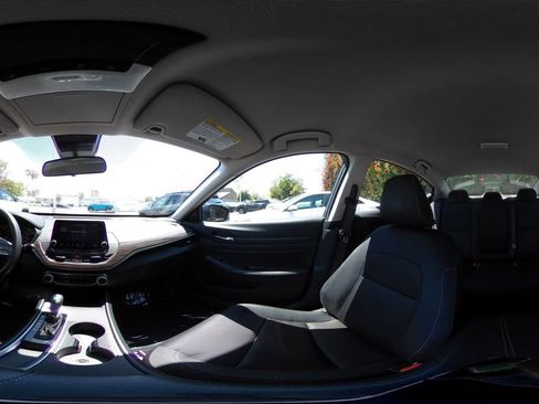 Used 2025 Nissan Altima 2.5 SV FWD image 43
