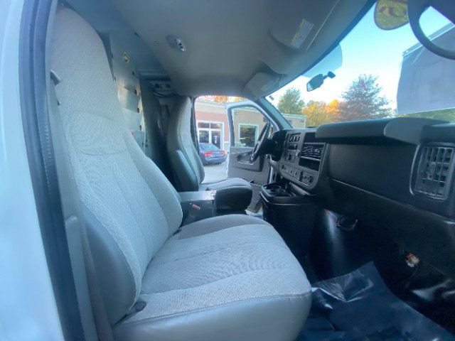Used 2015 Chevrolet Express 2500 RWD image 22