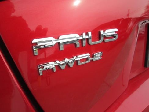 Used 2020 Toyota Prius LE w/ Carpet Mat Package image 7