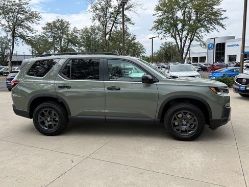 Certified 2026 Honda Pilot TrailSport image 3