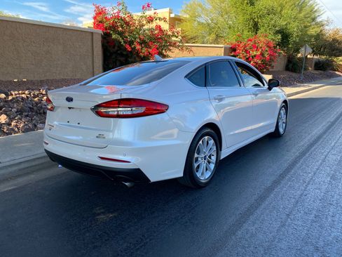 Used 2019 Ford Fusion SE image 3