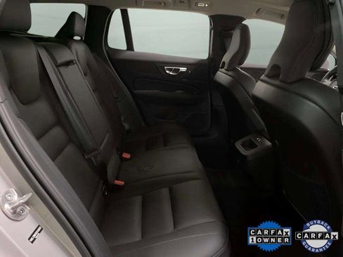 Used 2025 Volvo V60 B5 Cross Country Plus image 22