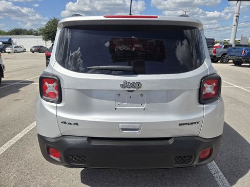 Used 2019 Jeep Renegade Sport w/ Sport Appearance Group AWD/4WD image 5