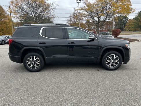 Used 2023 GMC Acadia SLE w/ Driver Convenience Package image 4