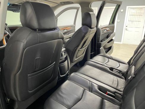 Used 2016 Cadillac Escalade ESV Luxury AWD/4WD image 13