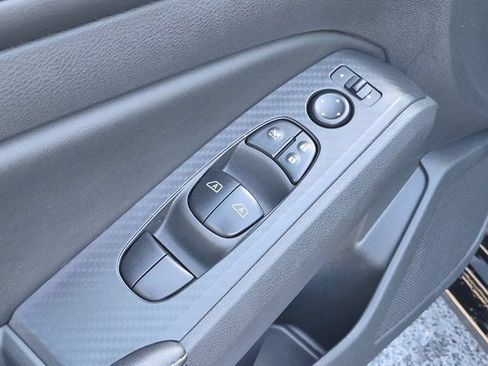 Used 2025 Nissan Altima 2.5 SV FWD image 13