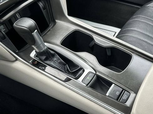 Used 2018 Honda Accord LX image 25