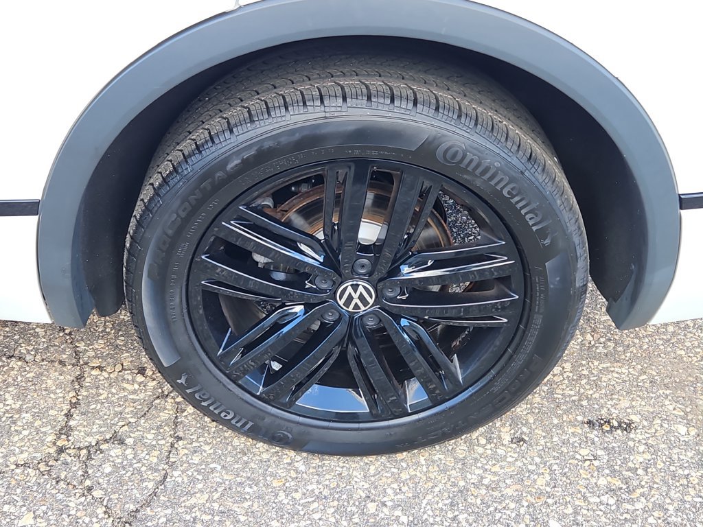 Used 2022 Volkswagen Tiguan SE R-Line AWD/4WD image 8