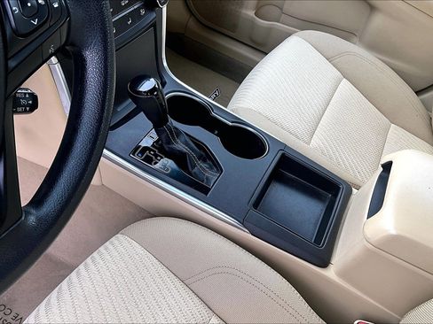 Used 2016 Toyota Camry LE image 16