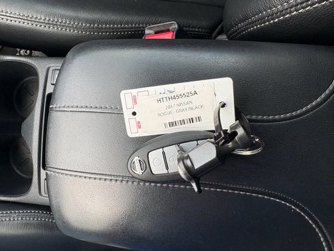 Used 2017 Nissan Rogue SV w/ Midnight Edition Package image 29