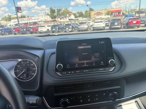 Used 2024 Nissan Rogue S AWD/4WD image 21