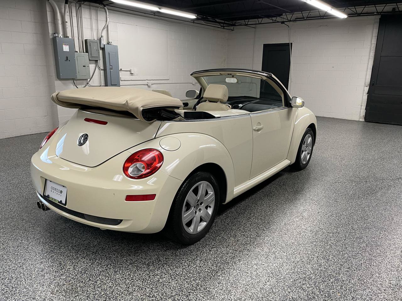 Used 2007 Volkswagen Beetle Convertible w/ Package 1 FWD image 13