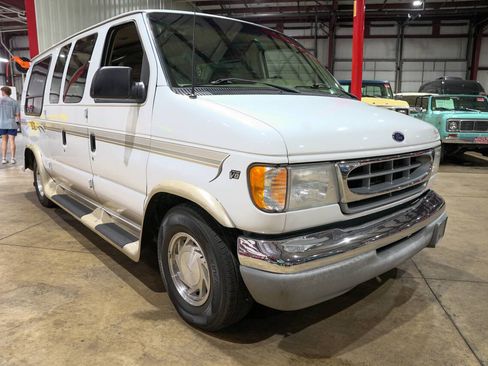 Used 2002 Ford E-150 and Econoline 150 RWD image 12