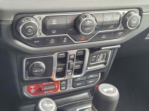 Certified 2025 Jeep Wrangler Rubicon image 11