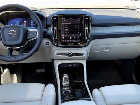 New 2026 Volvo XC40 B5 Ultra w/ Climate Package image 9