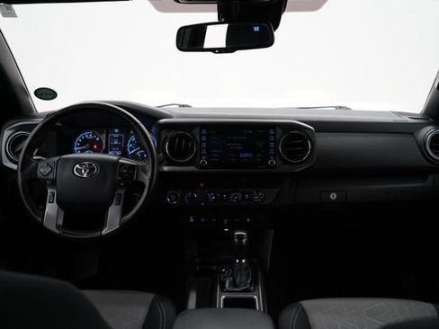 Used 2020 Toyota Tacoma TRD Off-Road w/ Technology Package AWD/4WD image 14