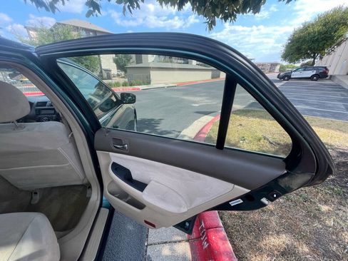 Used 2003 Honda Accord LX image 18