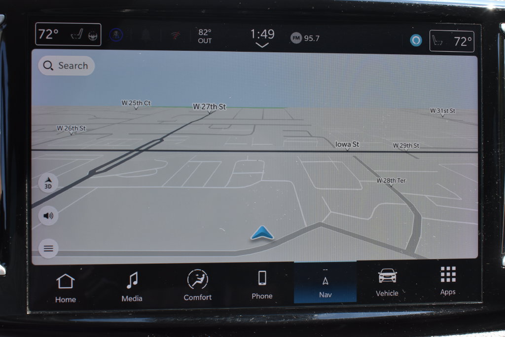 Used 2024 Chrysler Pacifica Limited FWD image 23