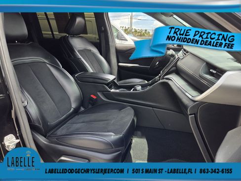 Used 2024 Jeep Grand Cherokee L Altitude RWD image 17