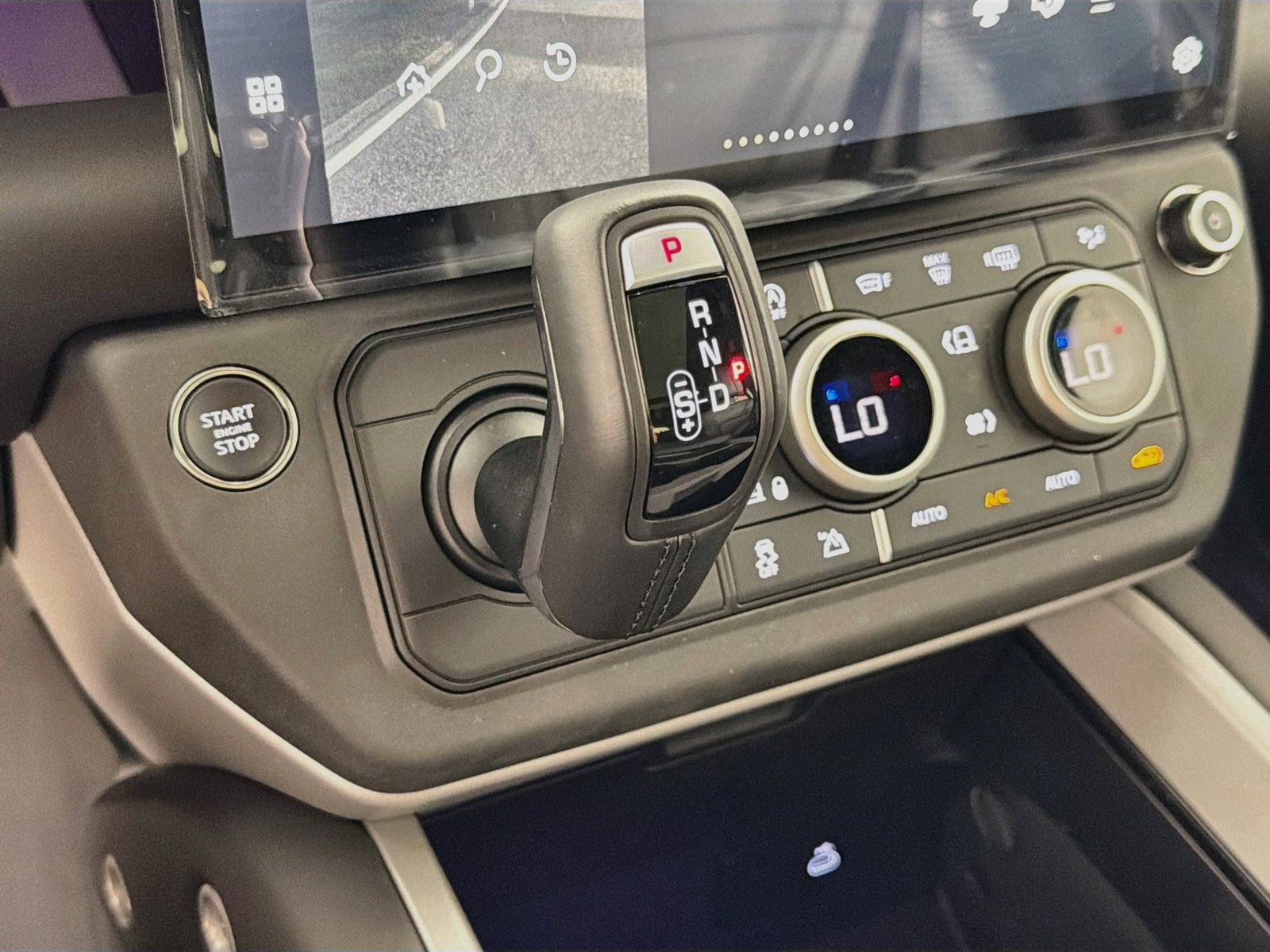 New 2026 Land Rover Defender 130 V8 AWD/4WD image 16
