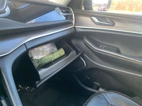 Used 2022 Jeep Grand Cherokee Limited 4xe image 34